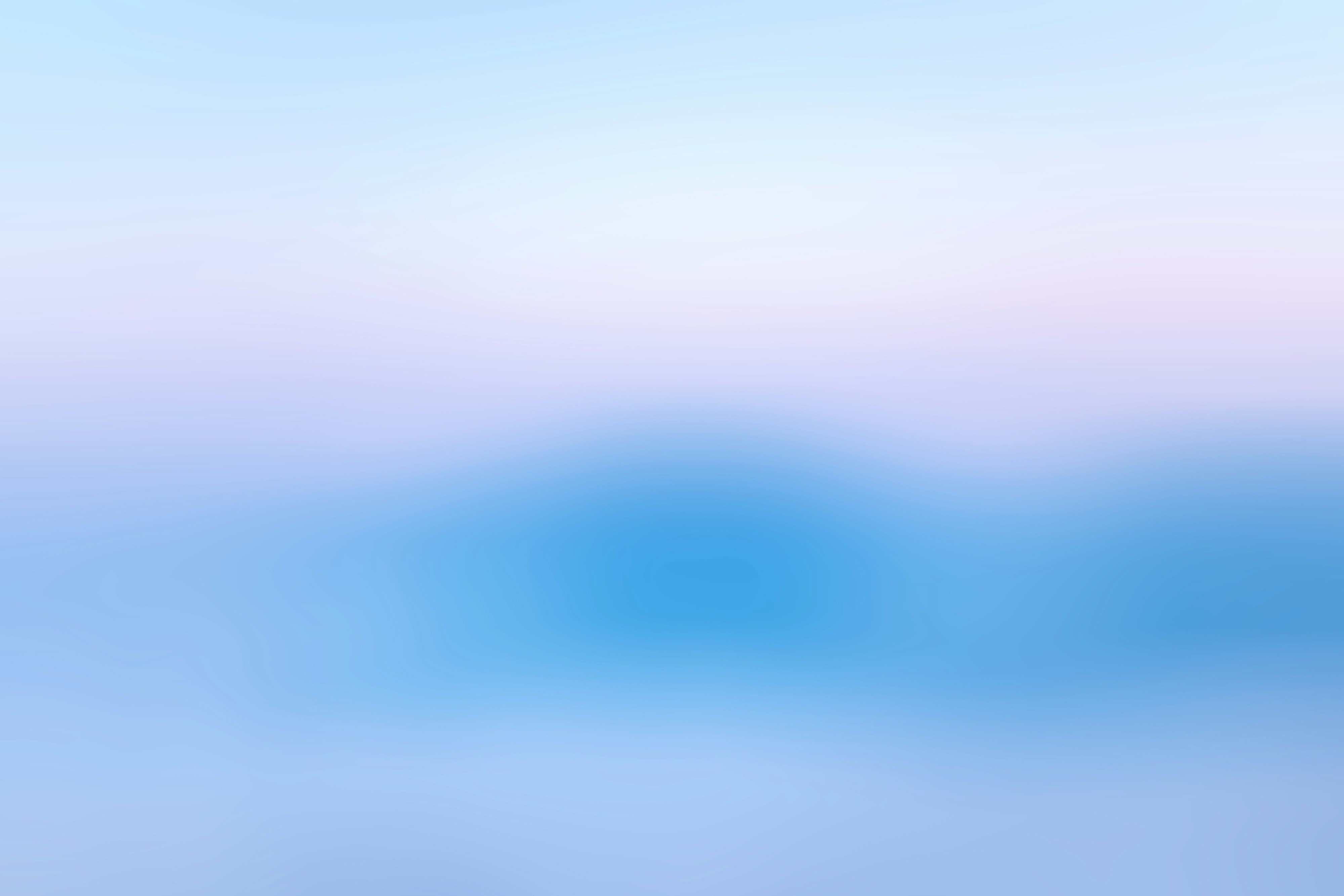 Schéma de trois mots qui se suivent séparés par une fleche (Comprendre, Tester, Créer) sur un fond abstrait bleu clair, bleu foncé et blanc avec un effet de bruit